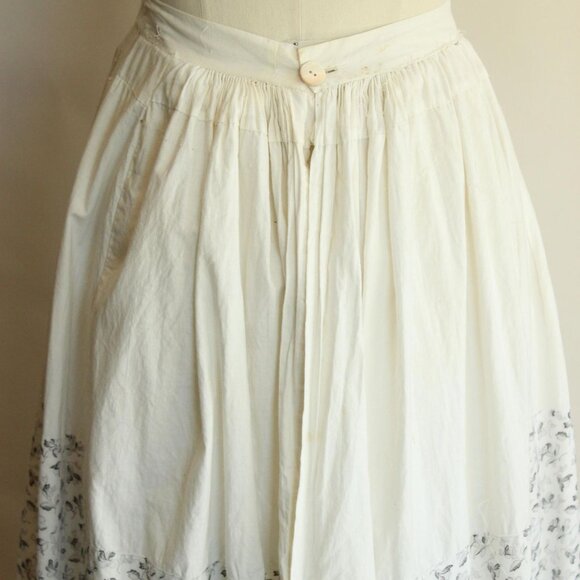 Vintage Antique 1890s Skirt, Victorian Gray and White Floral Cotton with Ruffle - Picture 9 of 10